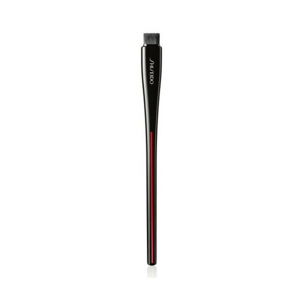 Make-up brushes and tools